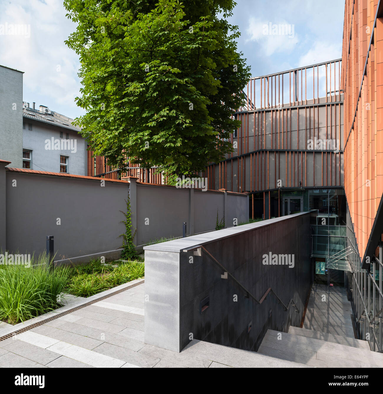 Le Jardin des Arts de Malopolska, Cracovie, Pologne. Architecte : Néolithique & Ewy architectes, 2012. Vue détaillée de l'entrée latérale et s Banque D'Images