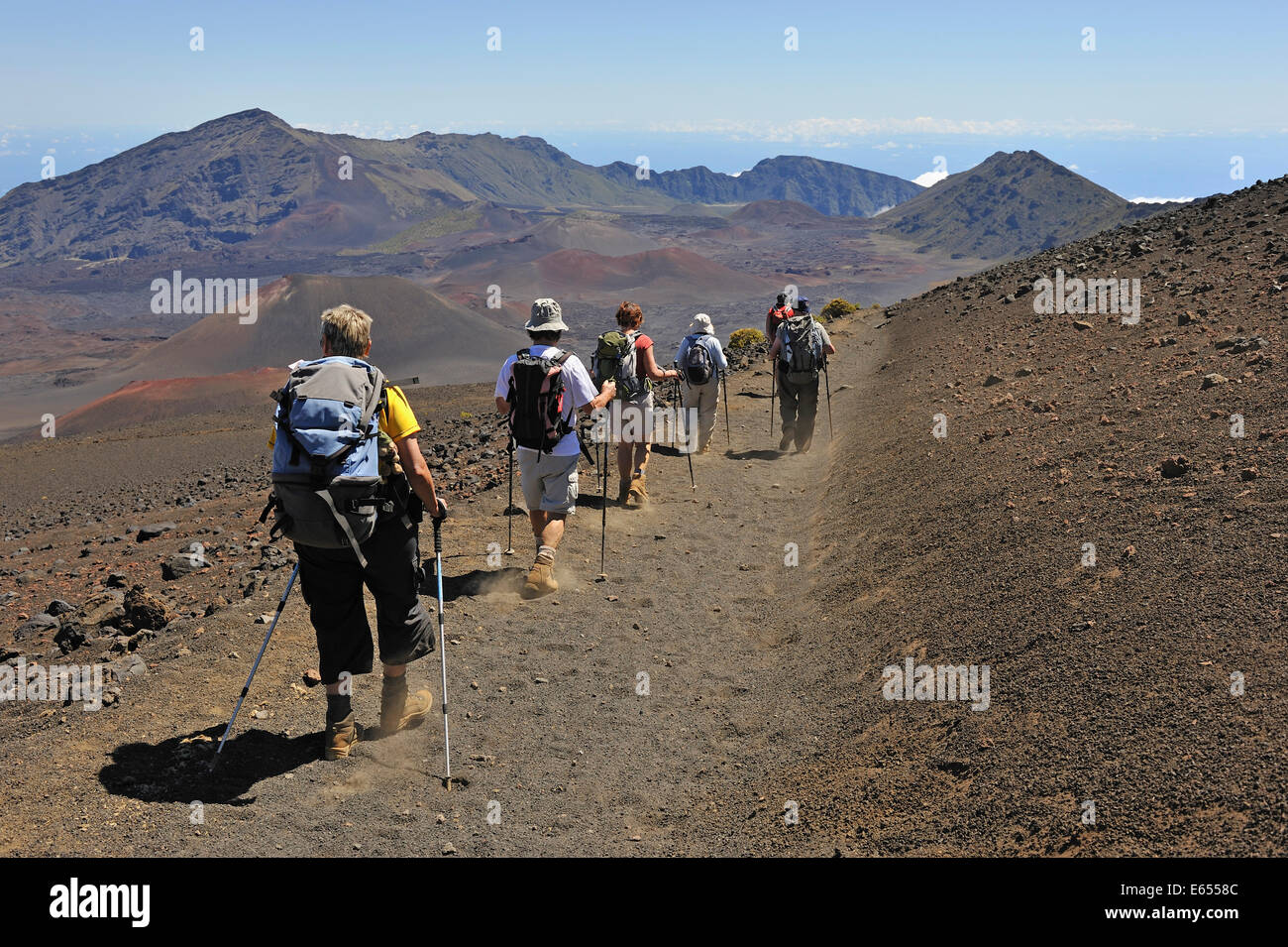 Randonnées, New York - les gens de la randonnée au Volcan Haleakala Crater, l'île de Maui, Hawaii Islands, USA Banque D'Images