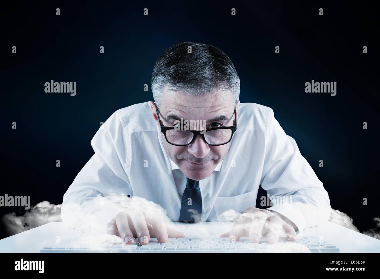 Composite image of businessman de taper au clavier Banque D'Images