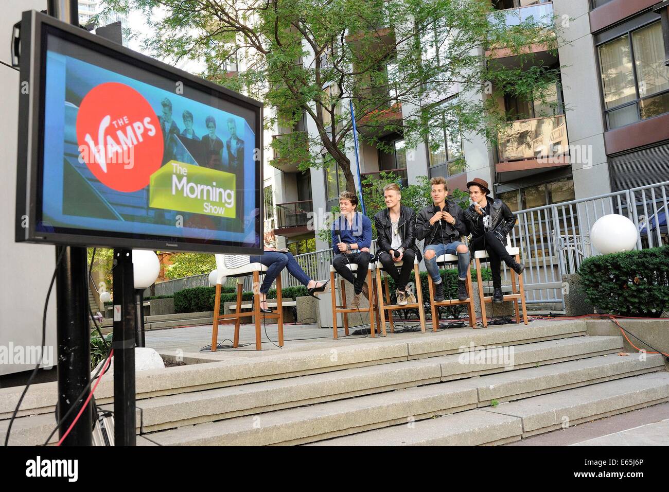 Toronto, ON. 14e Août, 2014. Connor Ball, Tristan Evans, James McVey, Bradley Will Simpson présents pour la Vamp apparaissent sur l'émission du matin sur Global TV, Toronto, le 14 août 2014. Credit : Nicole Springer/Everett Collection/Alamy Live News Banque D'Images