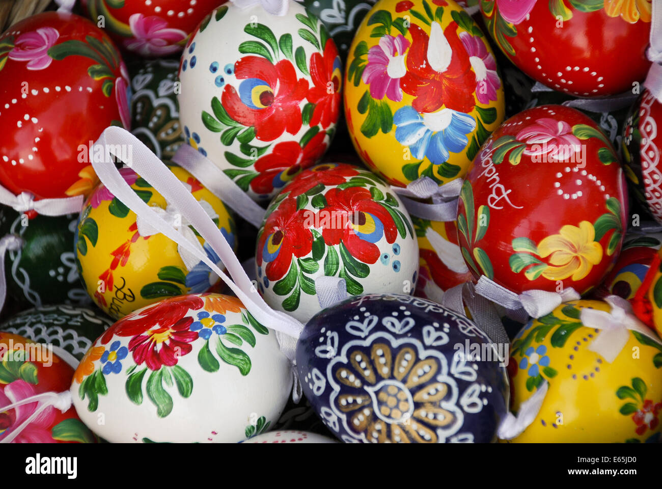 Belle hongroise peinte à la main les oeufs de Pâques Banque D'Images