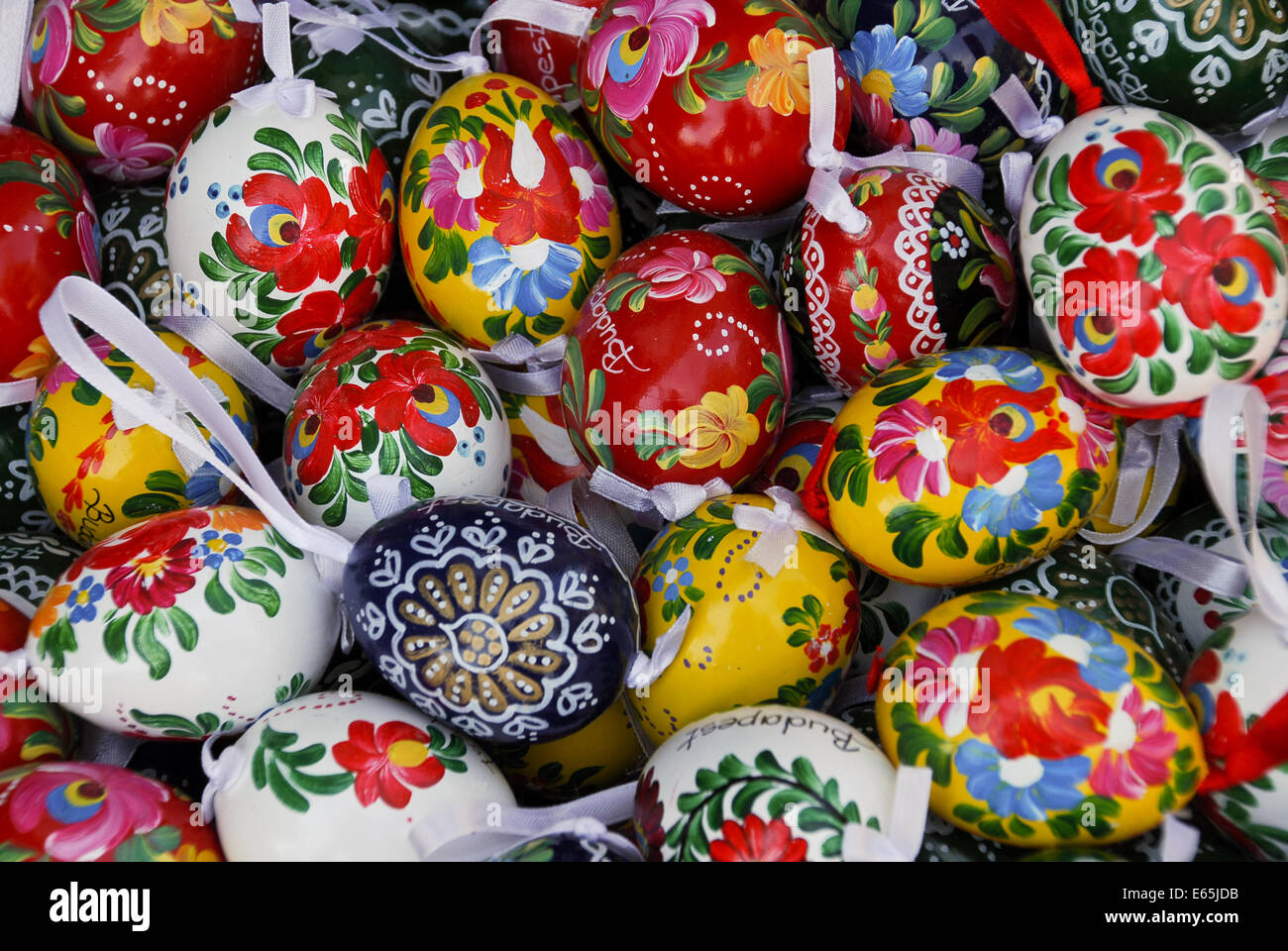 Belle hongroise peinte à la main les oeufs de Pâques Banque D'Images