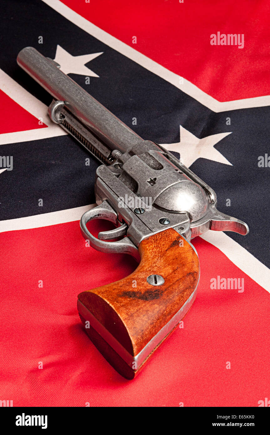 Drapeau confédéré et pistolet Colt45 Banque D'Images