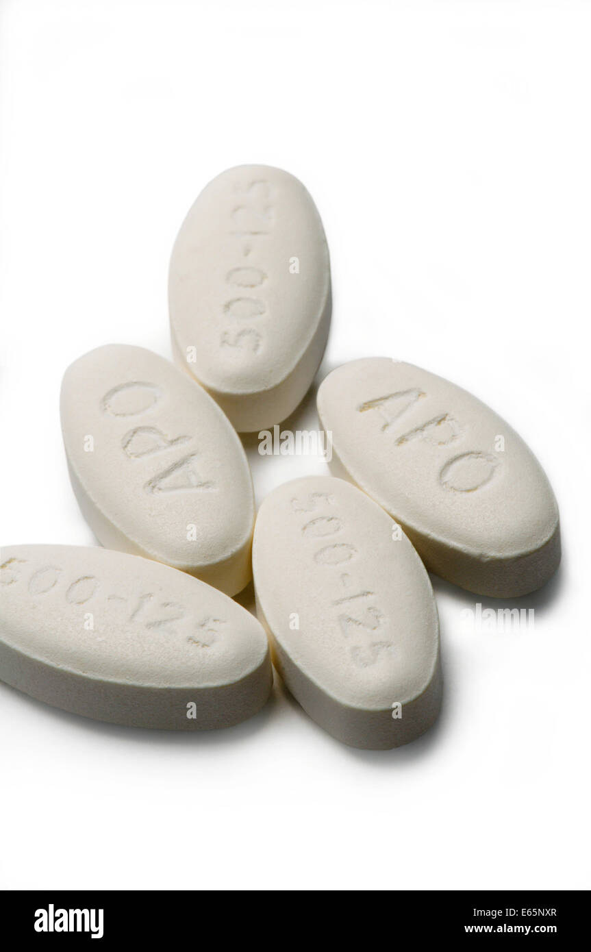 Apo Amoxi Clav 875 125 Mg Comprimé Les comprimés d'amoxicilline acide clavulanique on white Photo Stock - Alamy