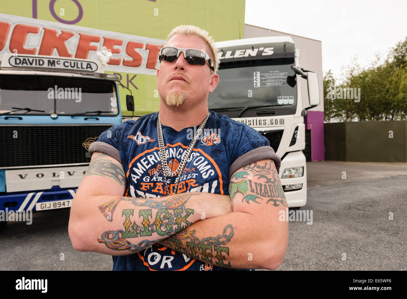 Lisburn, Irlande du Nord. 15 août 2014 - Ron 'Ronnie' Shirley de Lizard Lick ouvre Remorquage Truckfest, Balmoral Park Crédit : Stephen Barnes/Alamy Live News Banque D'Images