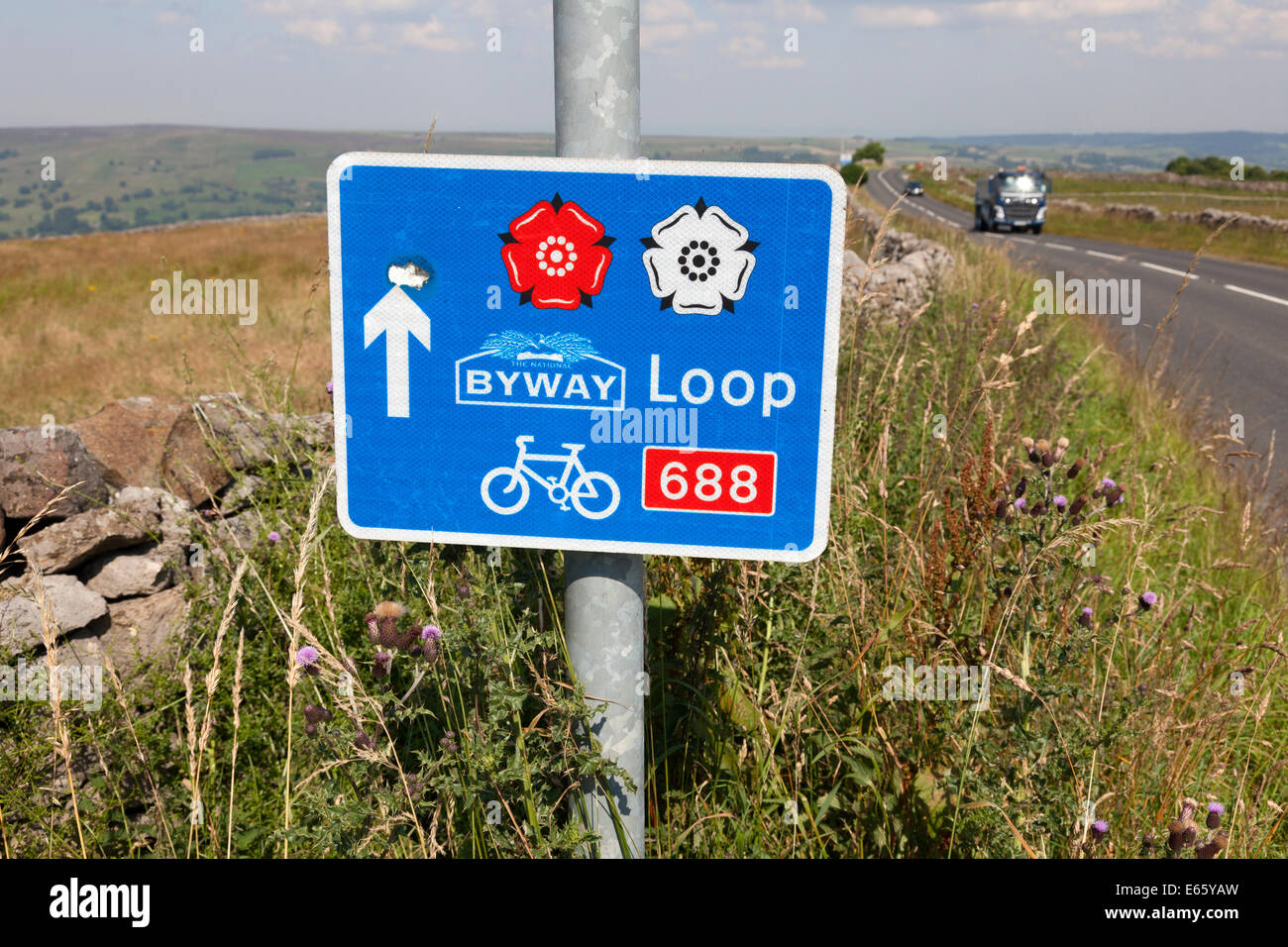Inscrivez-vous pour le "Chemin des Roses' randonnée à vélo à côté de la route B6265, Greenhow, Yorkshire du Nord Banque D'Images