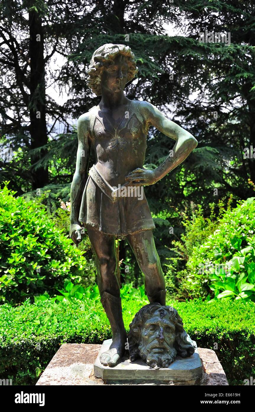 Statue de David à la tête de Goliath dans les jardins de Villa Cimbrone, Ravello, Italie Banque D'Images