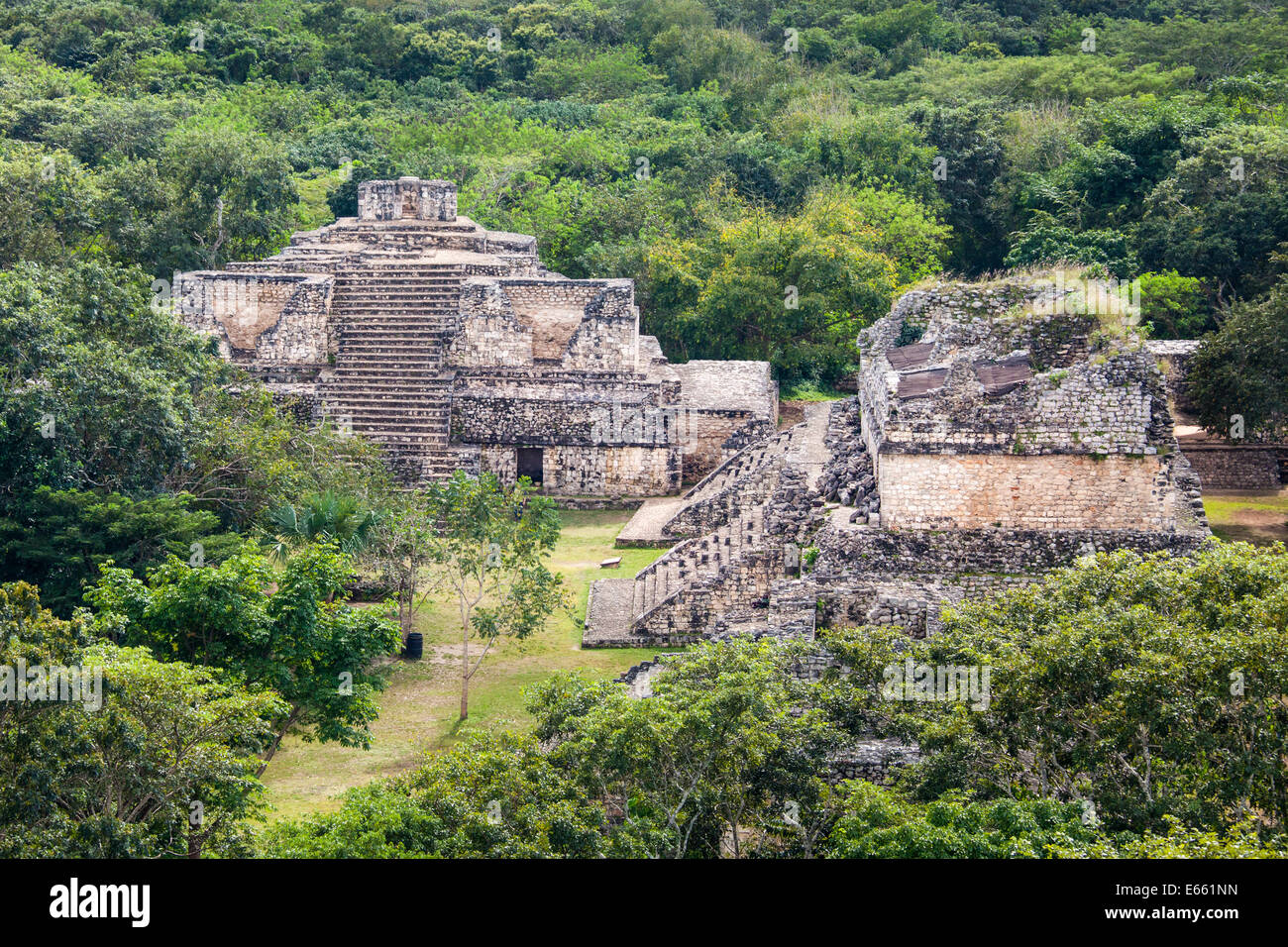 L'Oval Palace comme vu du haut de l'Acropole à Ek Balam, Yucatan, Mexique. Banque D'Images
