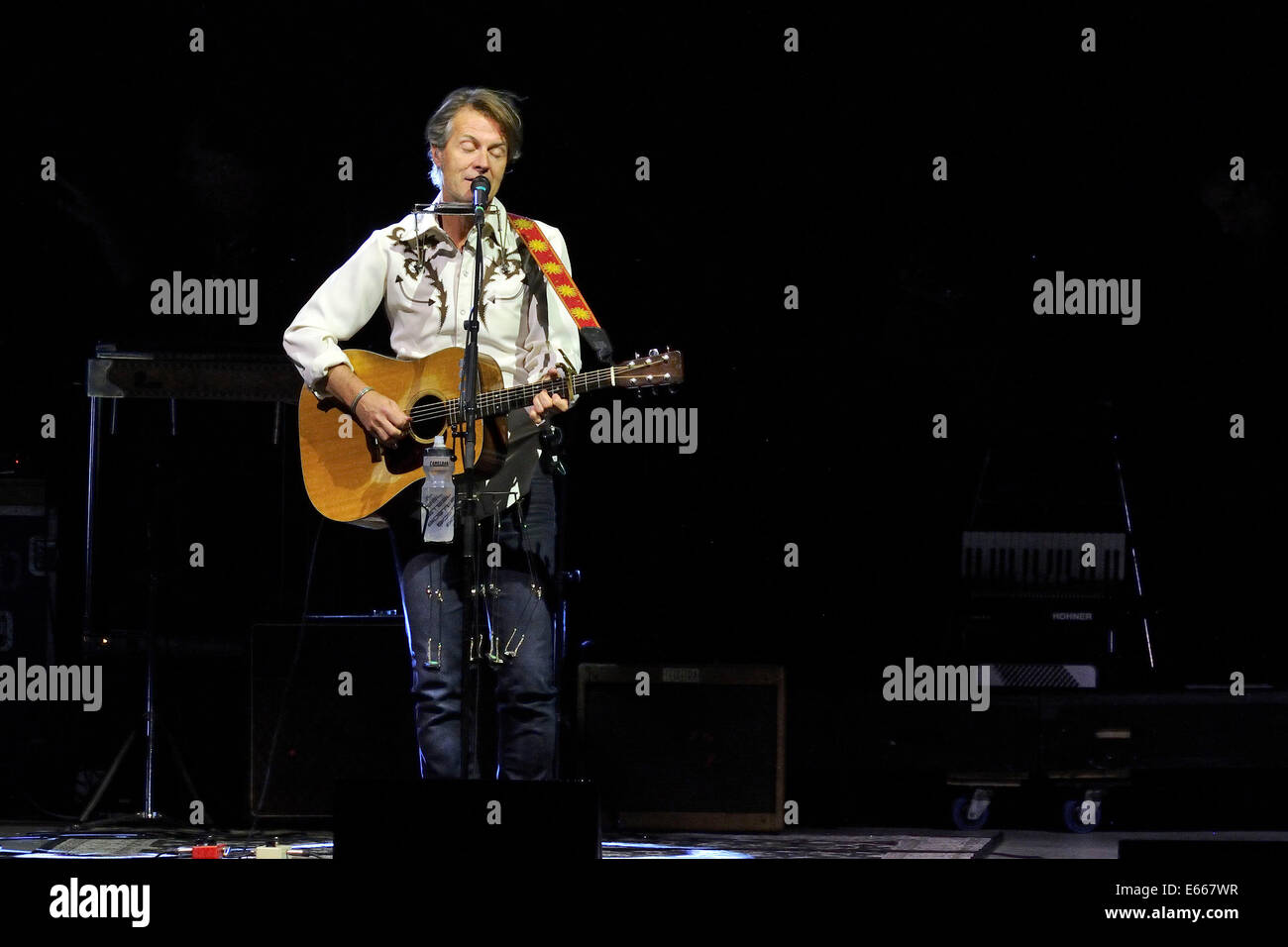 Toronto, Canada. 15 août 2014. Canadian Country rock band BLUE RODEO avec chanteur Jim Cuddy doit effectuer à l'Amphithéâtre Molson Canadian. Credit : EXImages/Alamy Live News Banque D'Images