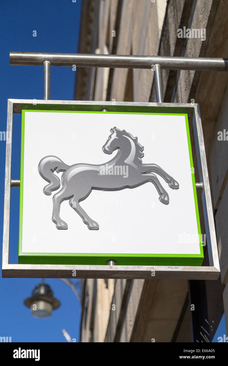 UK, Oxford, la Banque Lloyds affichage à l'extérieur. Banque D'Images