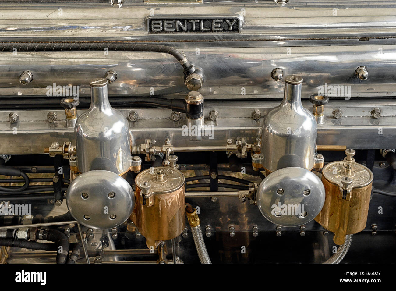 Les carburateurs et détail du moteur sur les véhicules à moteur Bentley vintage Banque D'Images