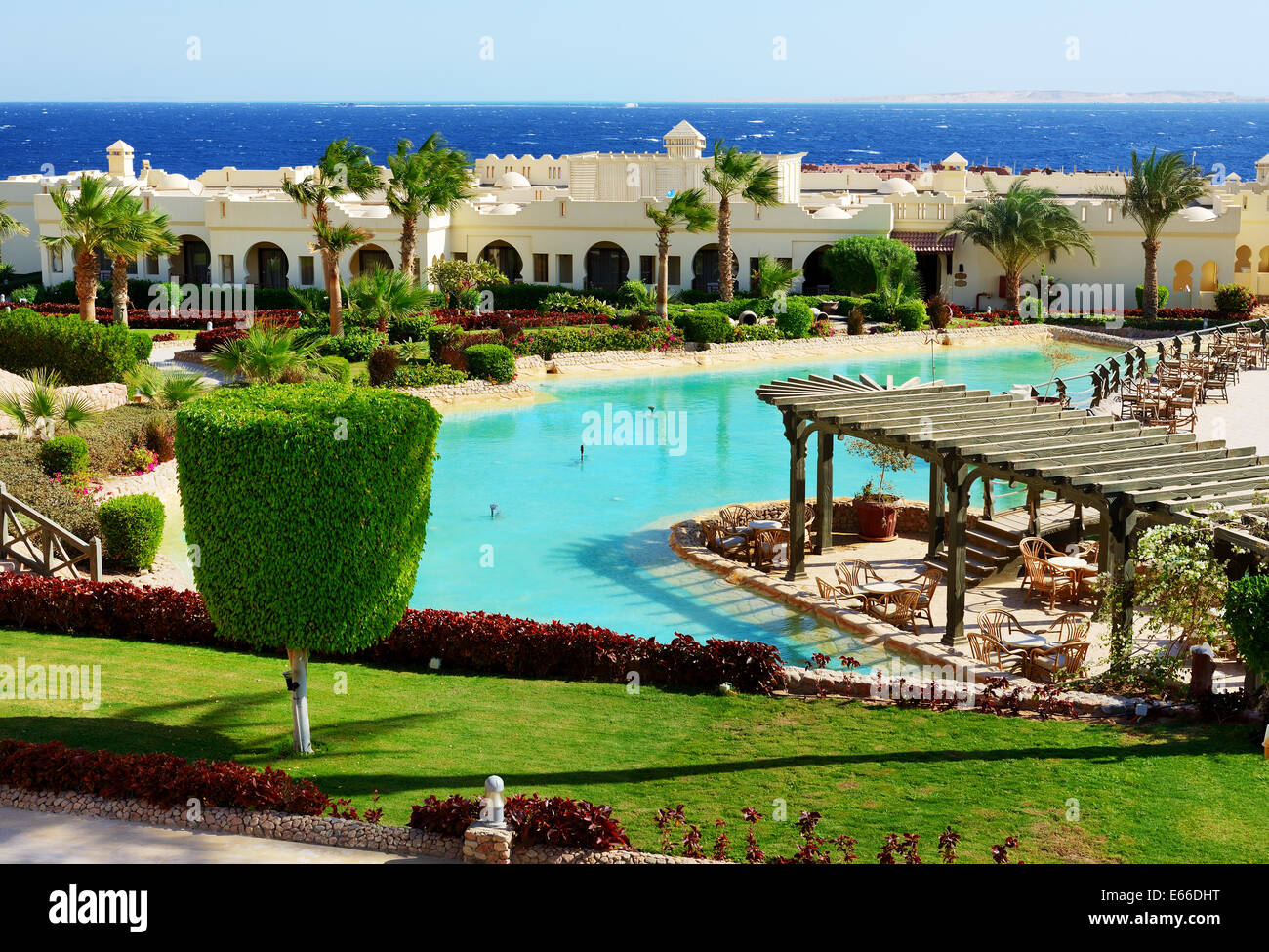 La piscine près de restaurant en plein air à l'hôtel de luxe, Charm el-Cheikh, Égypte Banque D'Images