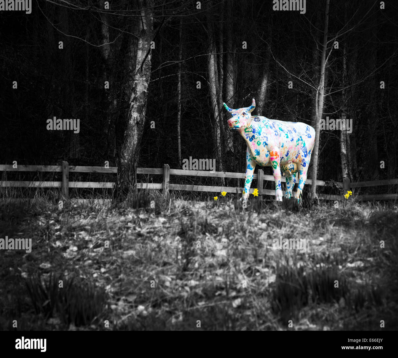 Une vache sculptée dans un Chalet jardin, Highland Perthshire, Écosse, Banque D'Images
