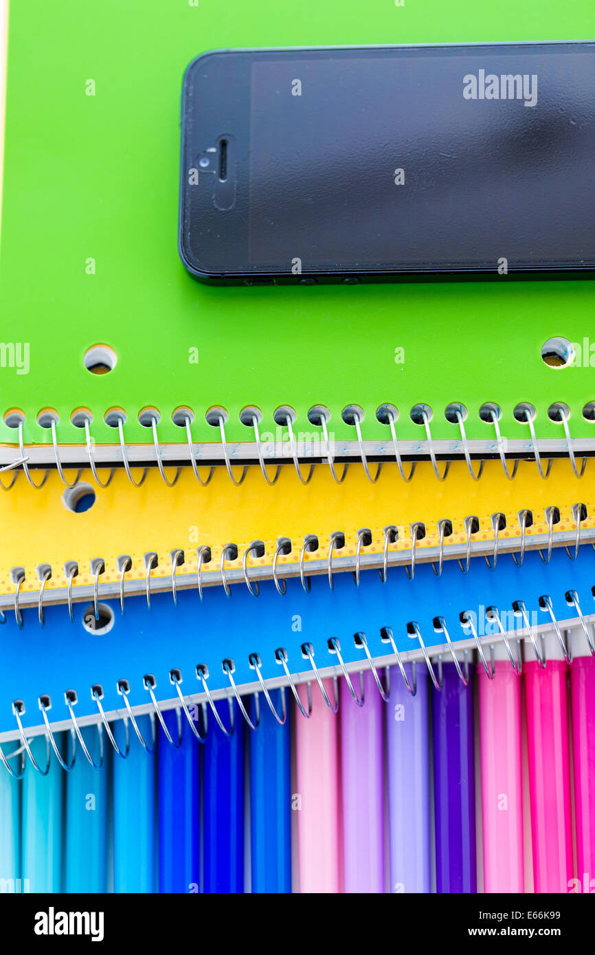 De nouvelles fournitures scolaires préparés pour nouvelle année scolaire. Banque D'Images