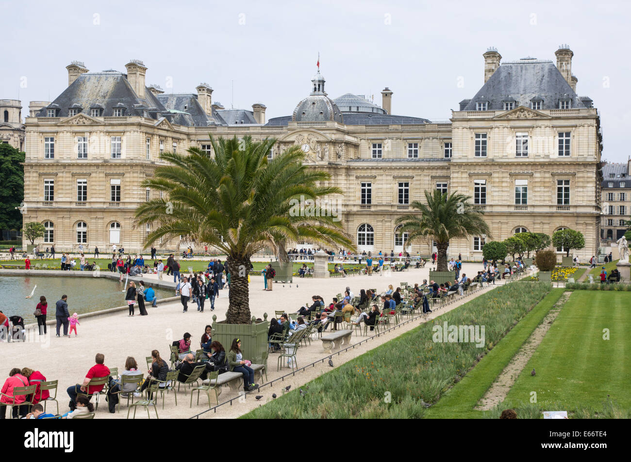 Le Palais du Luxembourg dans le Jardin du Luxembourg, le Jardin du Luxembourg à Paris, France Banque D'Images