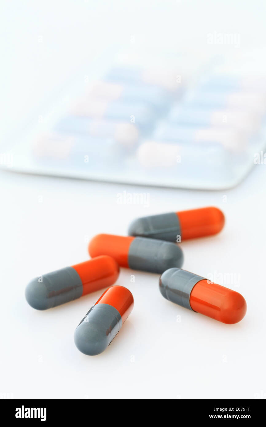 Boîte de plaquettes thermoformées avec Flucloxacillin 500 mg gélules antibiotiques orales comprimés contenant des médicaments à base de pénicilline pour le traitement des infections bactériennes Royaume-Uni Banque D'Images