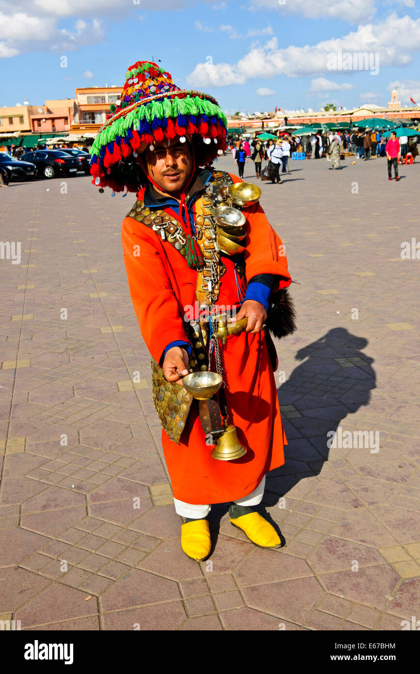 Les garçons l'eau,Place Jemaa el-Fna, l'eau,Bonjour,Dates, écrous,fraises,Paul Street,Voyages et photographe de paysage,Marrakech,Maroc Banque D'Images