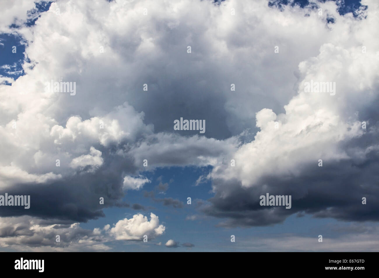 Beau fond de ciel nuageux Banque D'Images