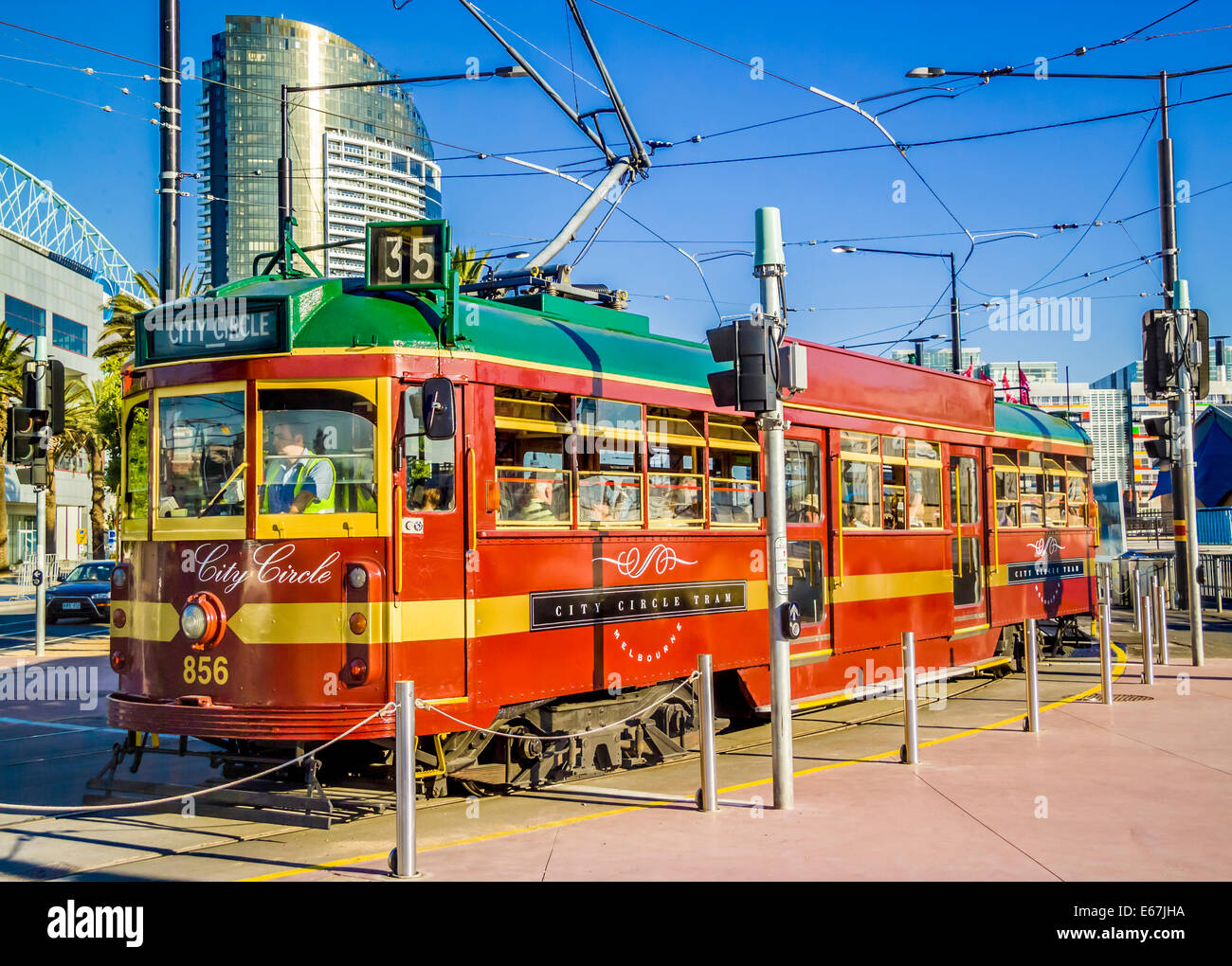 Tramway rouge traditionnel au transport voyage Melbourne Banque D'Images