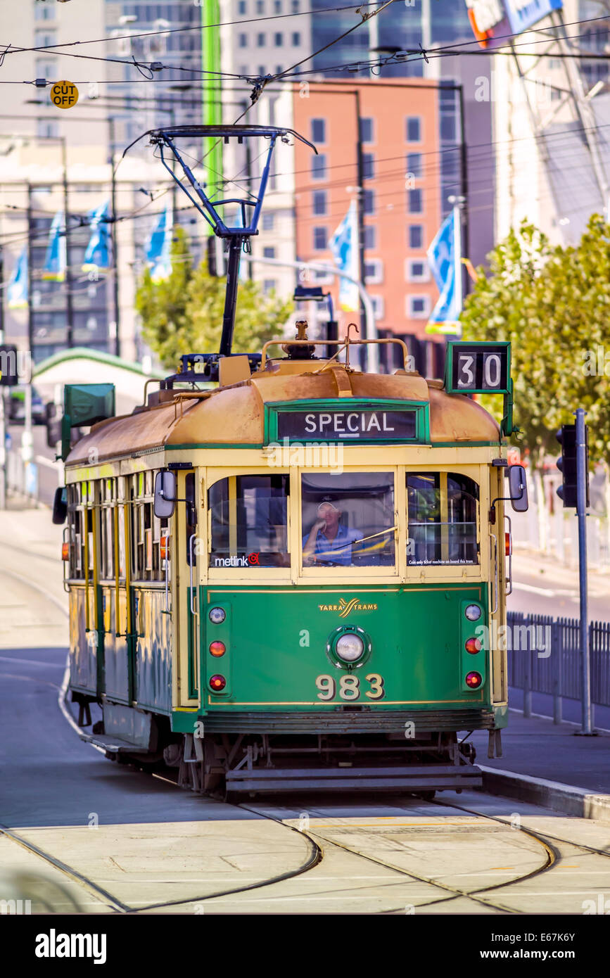 Emblématique, tramway traditionnel Melbourne Docklands Melbourne, Australie Banque D'Images