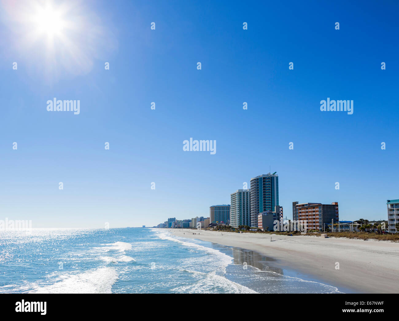 La plage de la jetée 2nd Avenue lors d'une journée d'automne tranquille hors saison, Myrtle Beach, Caroline du Sud, États-Unis Banque D'Images