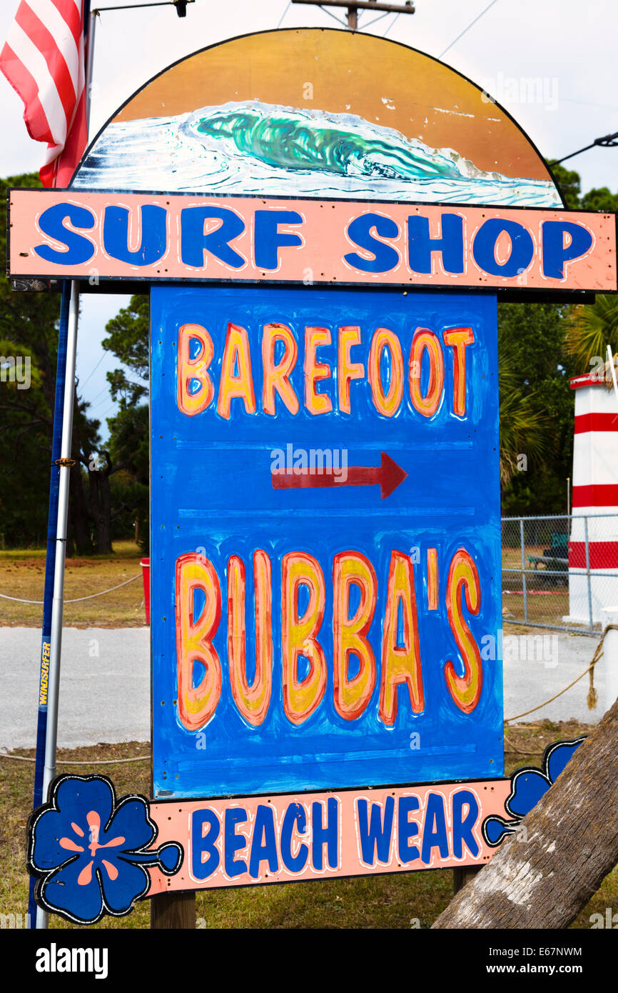 Barefoot Bubba's Surf Shop sign on St Helena Island, Caroline du Sud, USA Banque D'Images