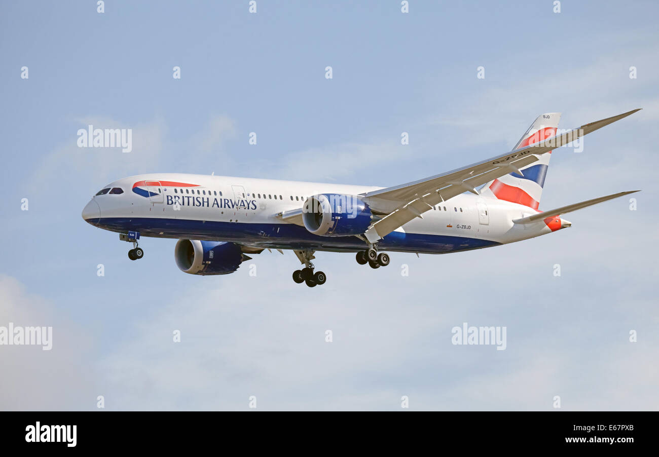 British Airways Boeing 787 Dreamliner G-ZBJD arrivant à l'aéroport de Londres Heathrow LHR Banque D'Images