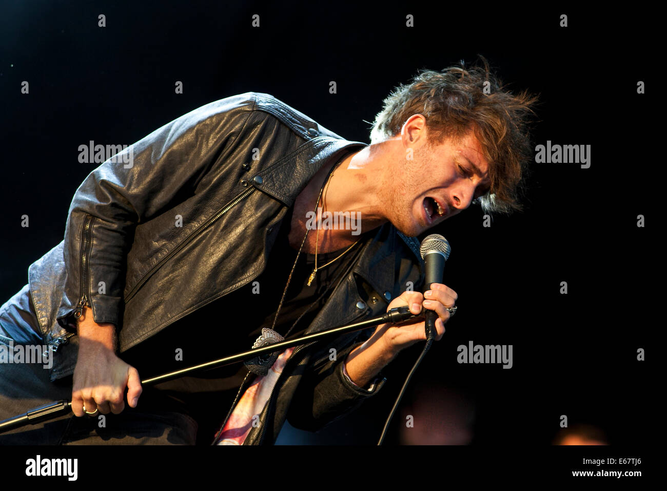 Chelmsford, Royaume-Uni. 17 août, 2014. PAOLO NUTINI, obtenir l'exécution émotionnelle à V Fest, CHELMSFORD ESSEX Banque D'Images