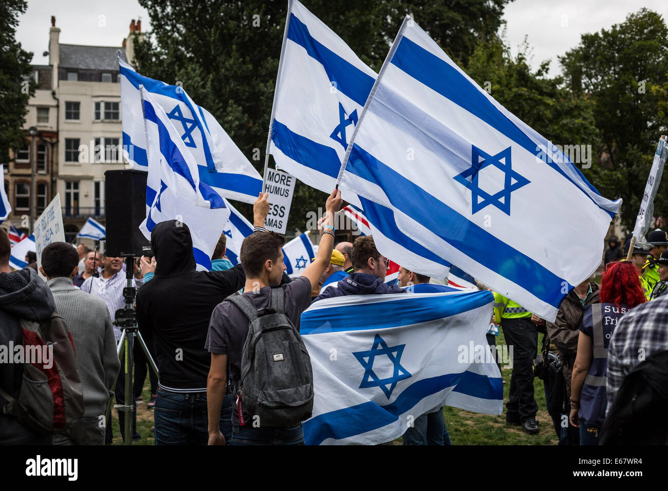 Brighton, UK. 17 août, 2014. Pro-Israelis Pro-Palestinian et clash à Brighton 2014 Crédit : Guy Josse/Alamy Live News Banque D'Images