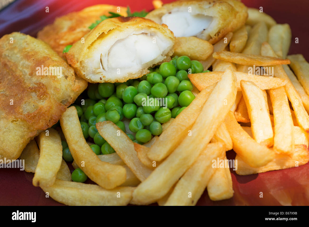 Fish and Chips et les pois Banque D'Images