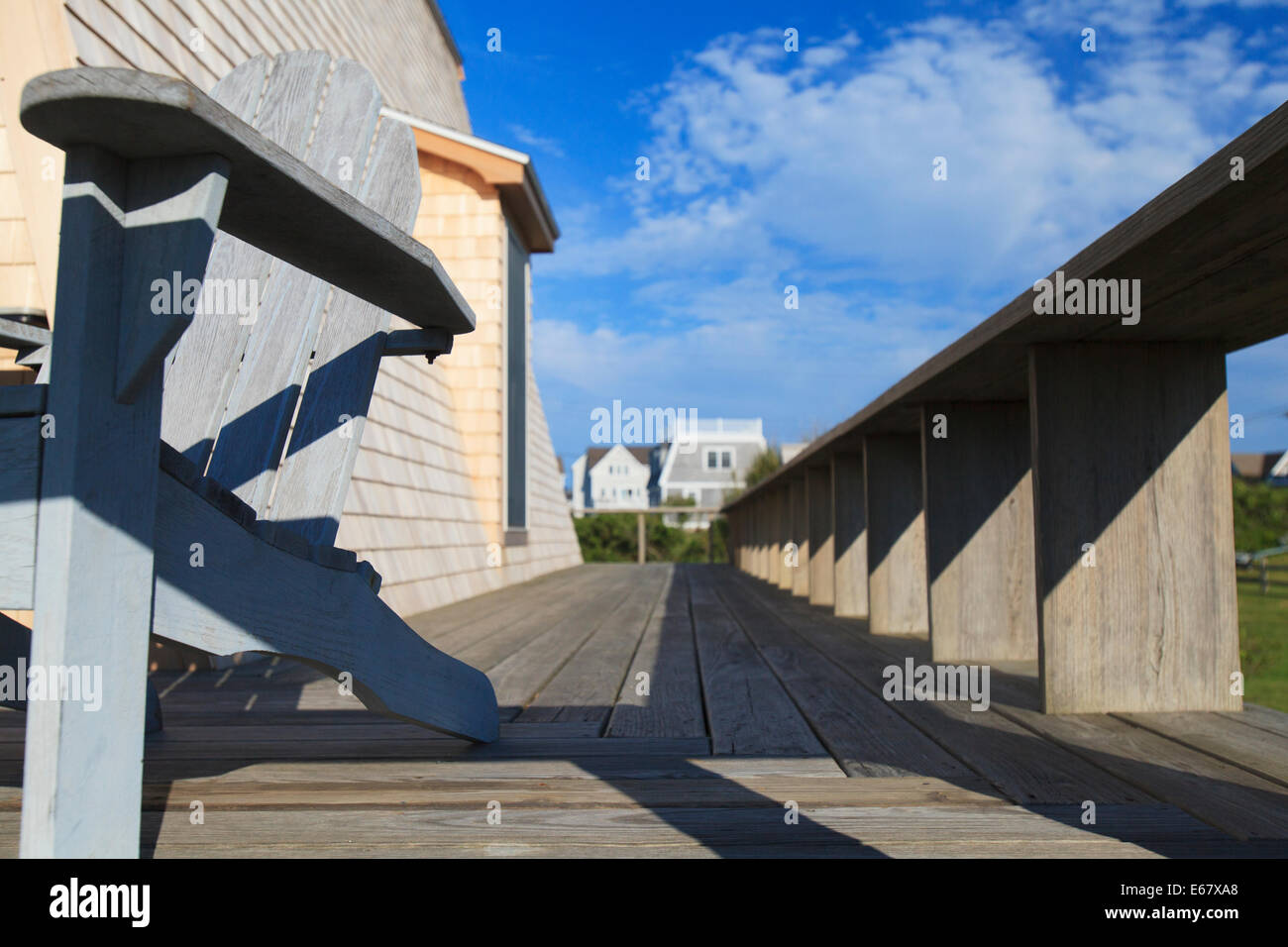 Chaise Adirondack sur le pont de vacation home, Block Island, Rhode Island, USA Banque D'Images