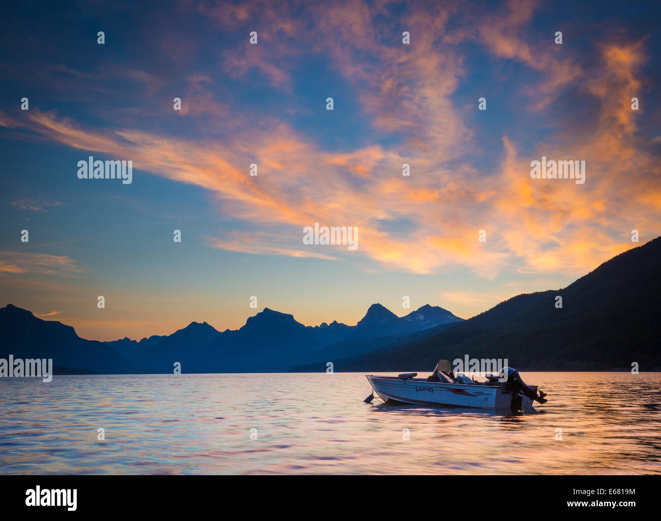 Lake McDonald dans le Parc National de Glacier, dans le Montana, près de la frontière entre les États-Unis et le Canada Banque D'Images