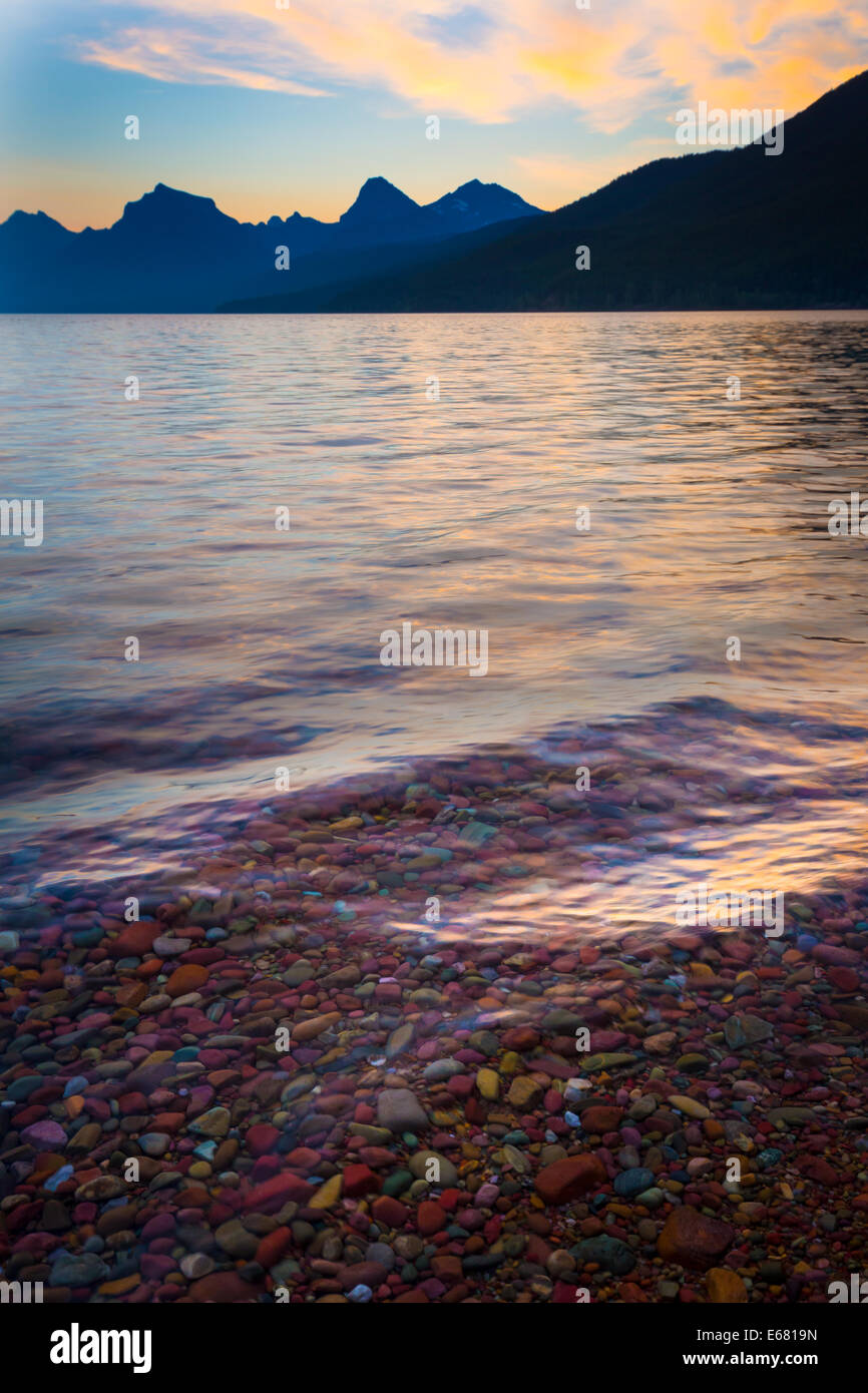 Lake McDonald dans le Parc National de Glacier, dans le Montana, près de la frontière entre les États-Unis et le Canada Banque D'Images