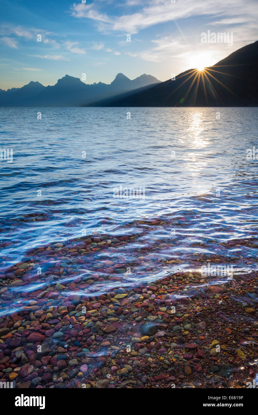 Lake McDonald dans le Parc National de Glacier, dans le Montana, près de la frontière entre les États-Unis et le Canada Banque D'Images