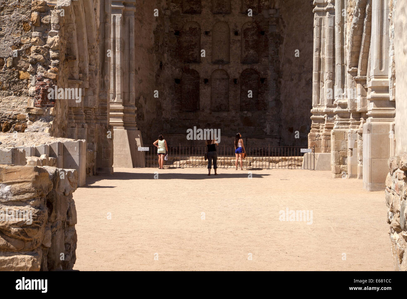 Ruines de la grande église de pierre à la mission de San Juan Capistrano, San Juan Capistrano, California, USA Banque D'Images