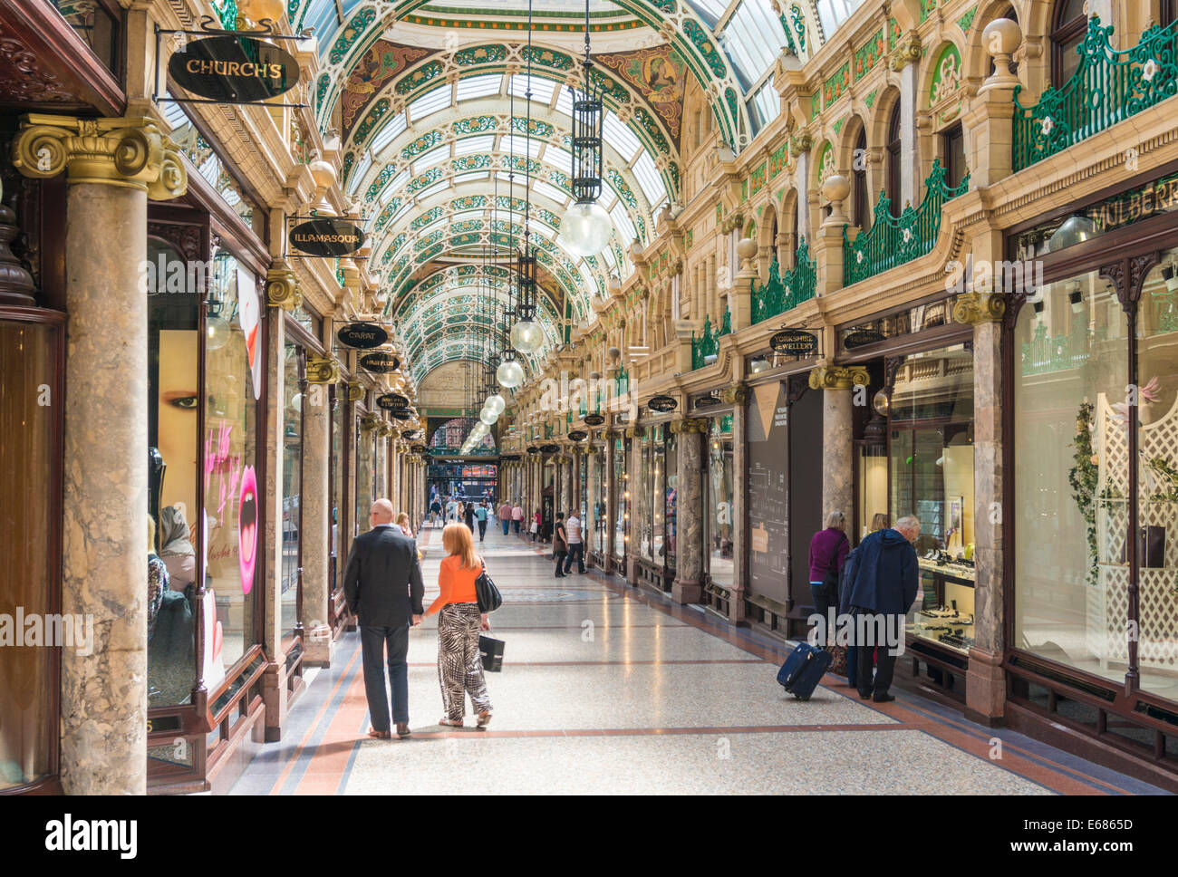 Leeds yorkshire Leeds centre-ville County Arcade shopping Victoria Quarter Briggate Leeds City Centre Leeds West Yorkshire Angleterre GB Europe Banque D'Images