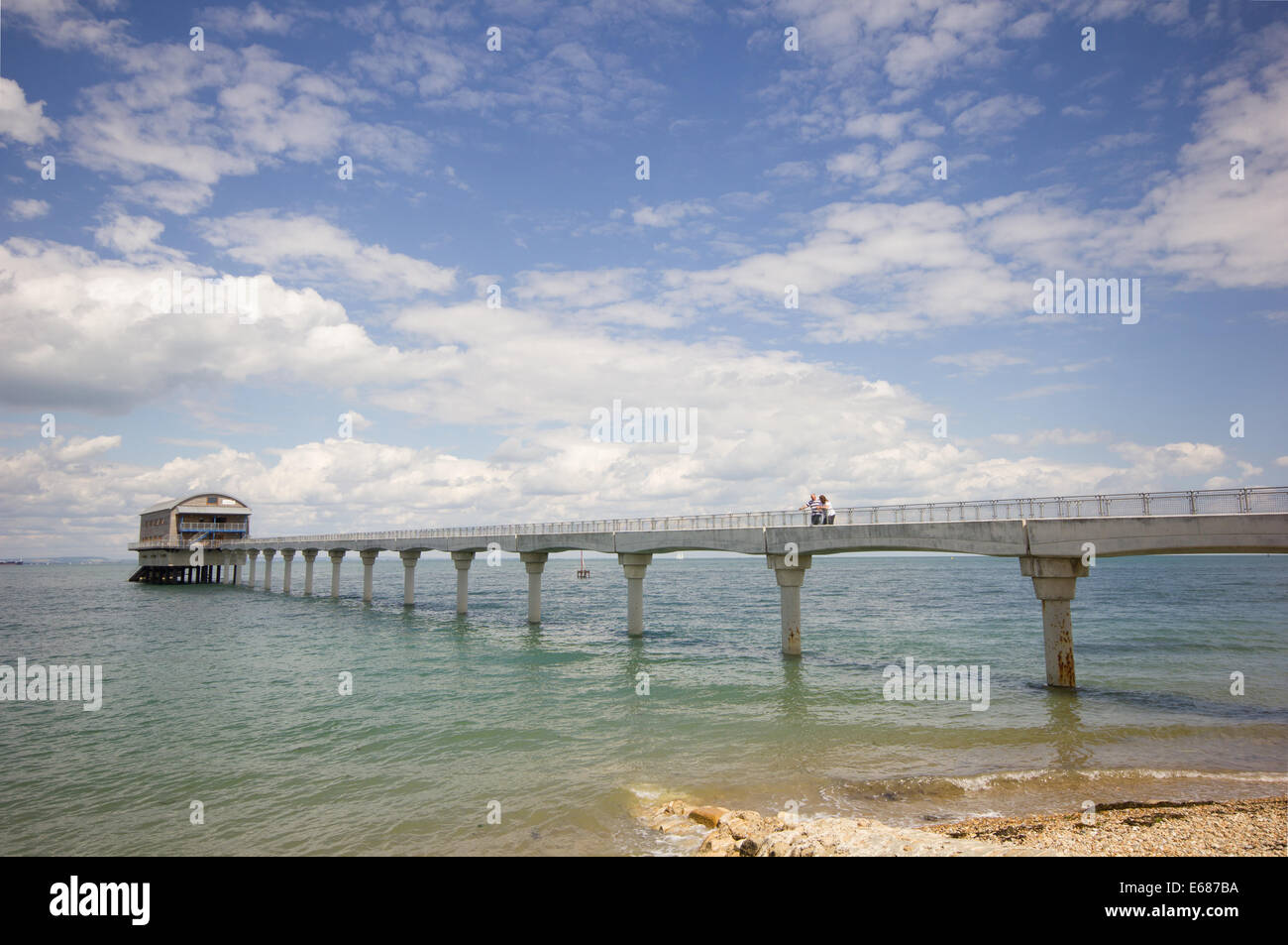 Station de sauvetage de la RNLI Bembridge montrant pier passerelle d'accès à l'île de Wight, Royaume-Uni Banque D'Images