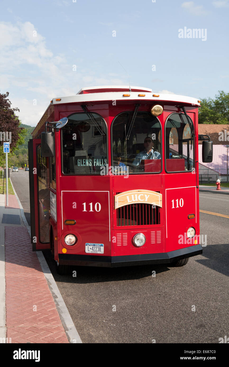 Trolley bus touristiques dans la région de Lake George, New York. Banque D'Images