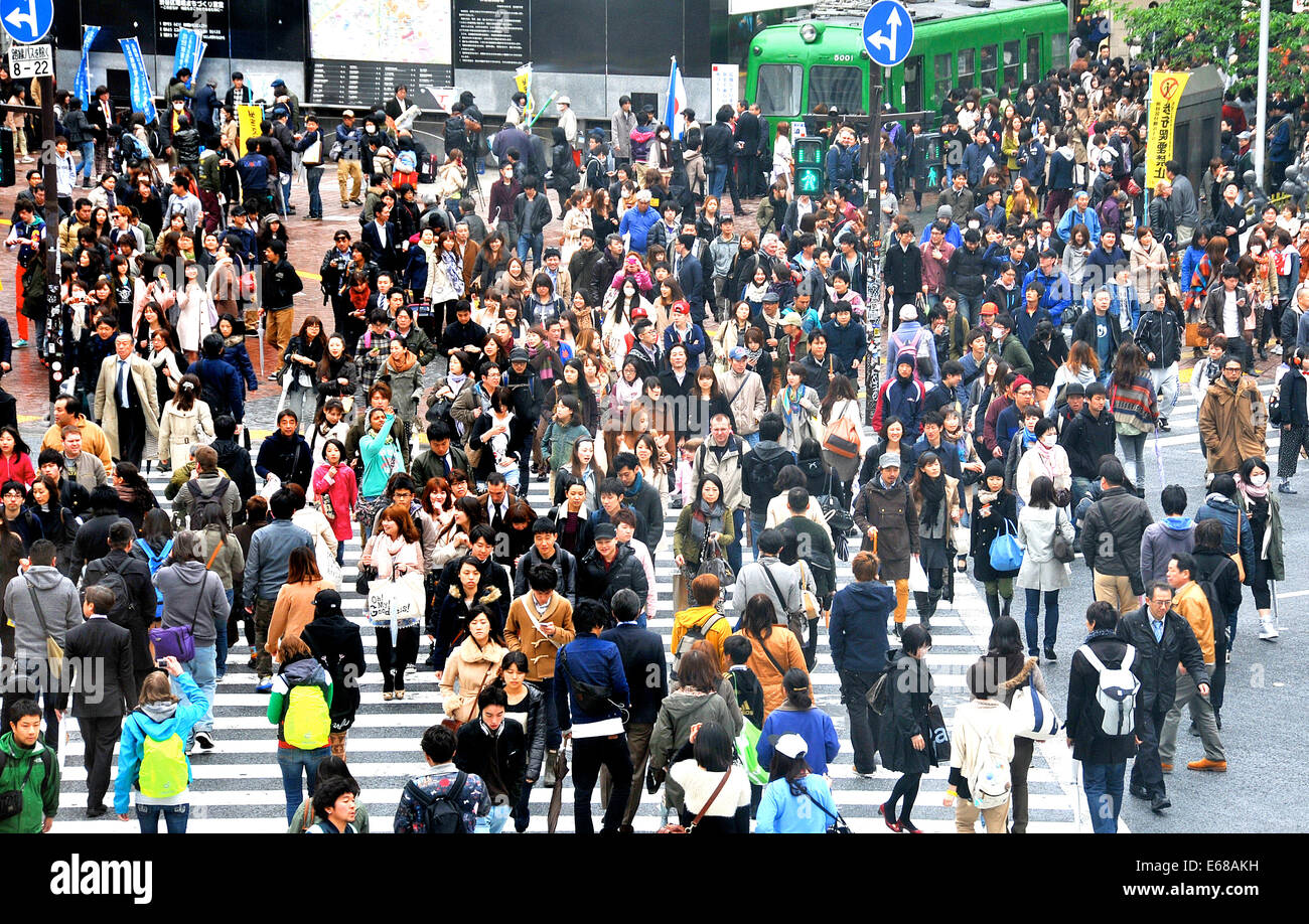 Foule crossing street Shibuya Tokyo Japon Banque D'Images
