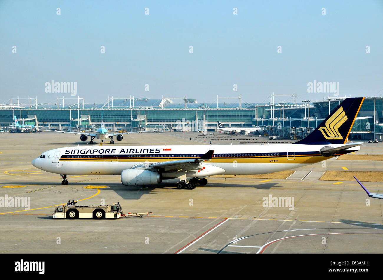 Un Airbus 330-300 de Singapore Airlines en provenance de l'aéroport international d'Incheon, Corée du Sud Banque D'Images