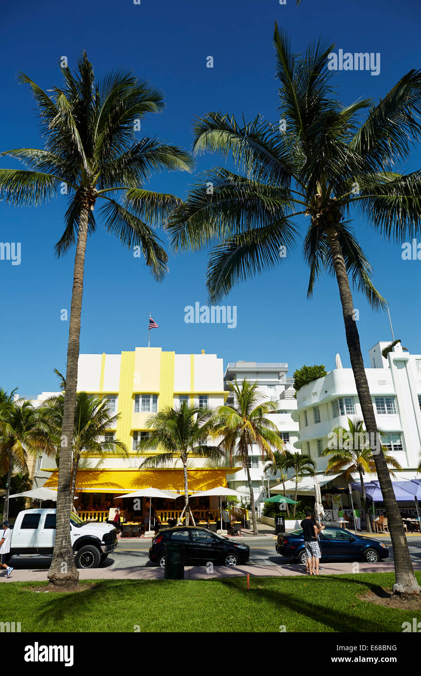 Ocean Drive South Beach Miami en Floride USA, art déco boutiques restaurants et hôtels le long de la route du front de mer Banque D'Images