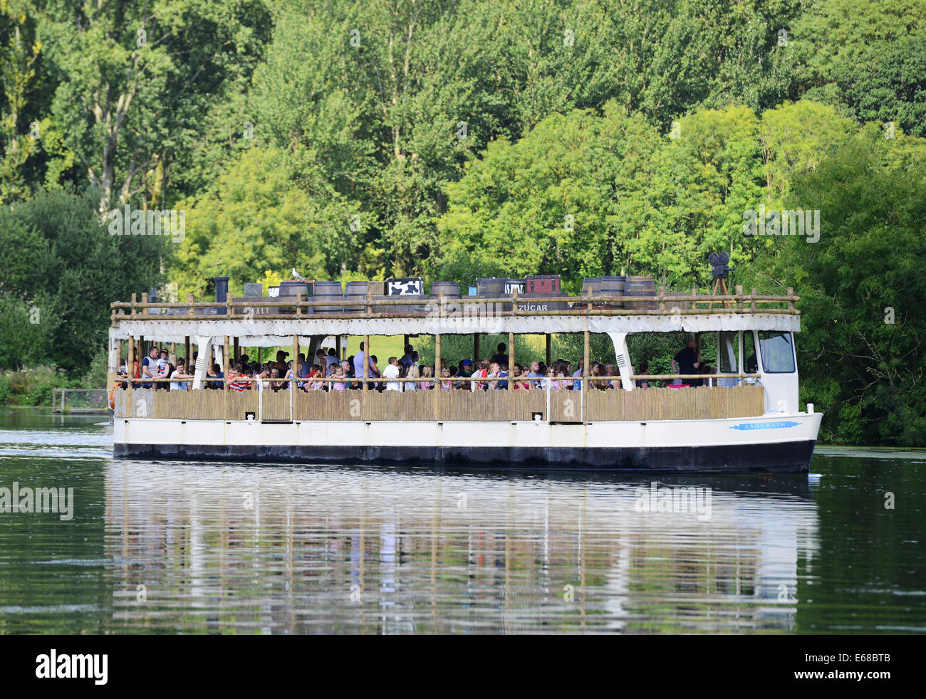 Longleat Safari Park Jungle Cruise boat, Wiltshire, Angleterre Banque D'Images