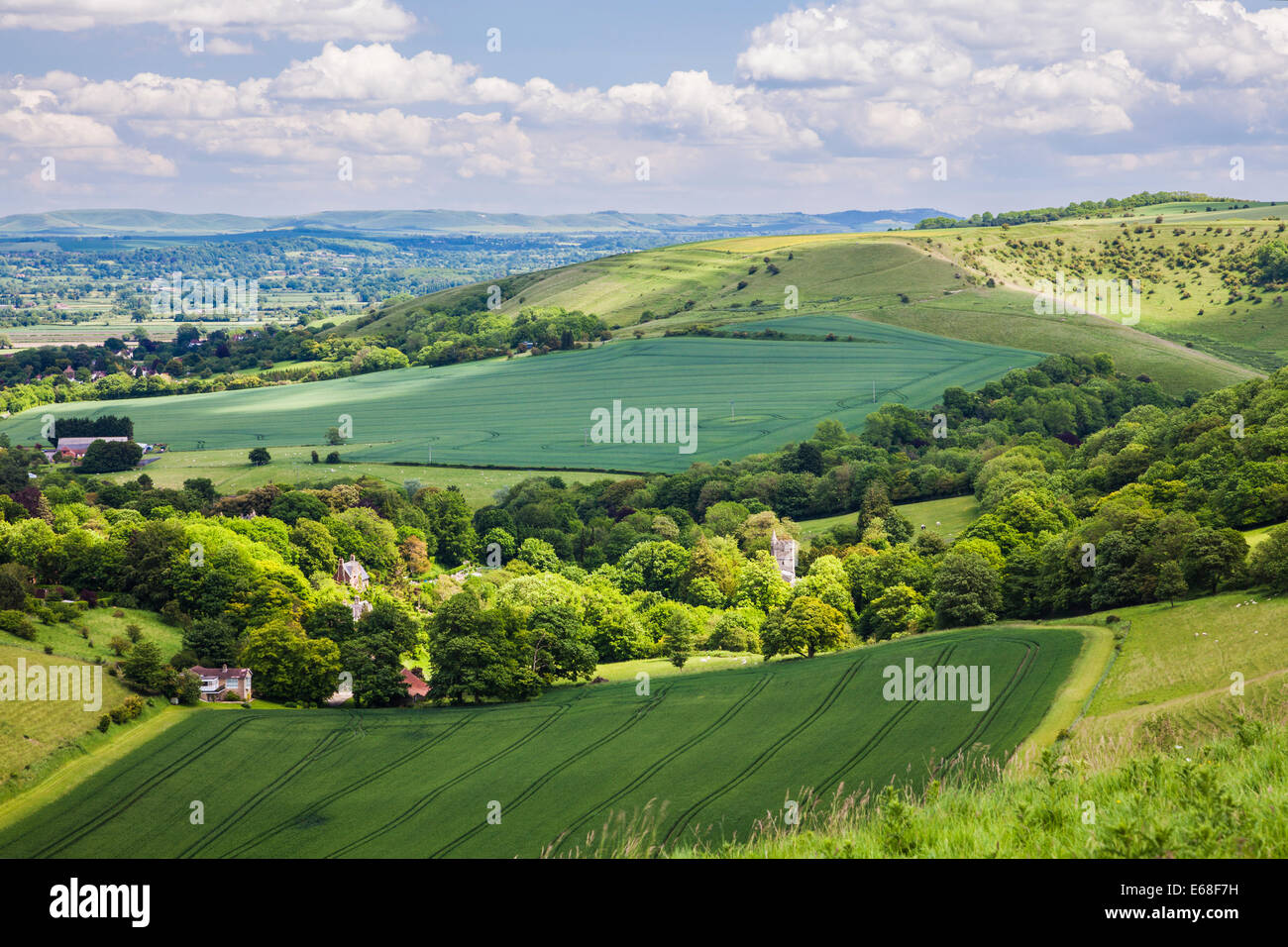Vue sur le petit village de Bratton dans le Wiltshire. Banque D'Images