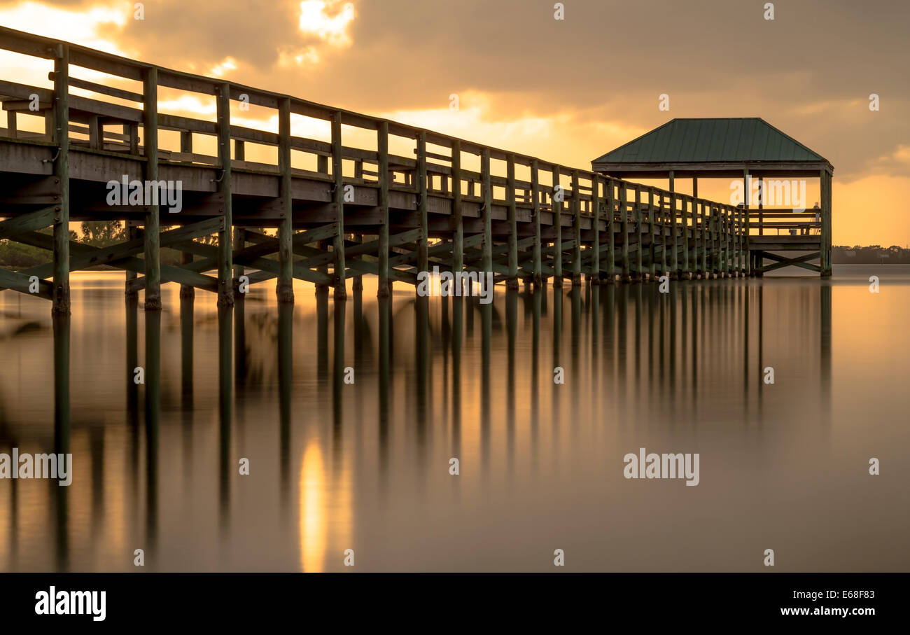 Un pont autour du coucher du soleil en Floride Banque D'Images