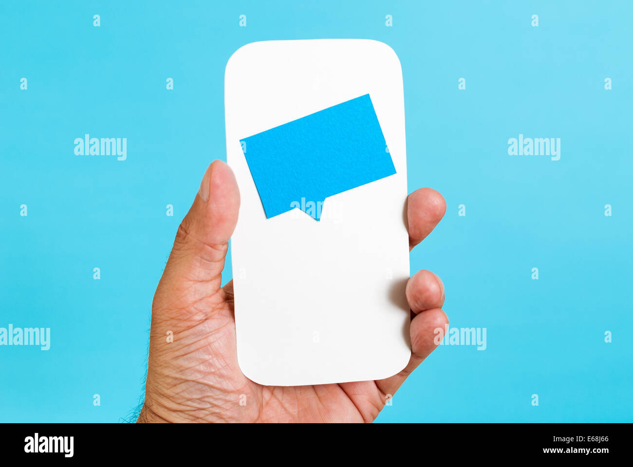 Notifications de chat Mobile concept sur fond bleu Banque D'Images
