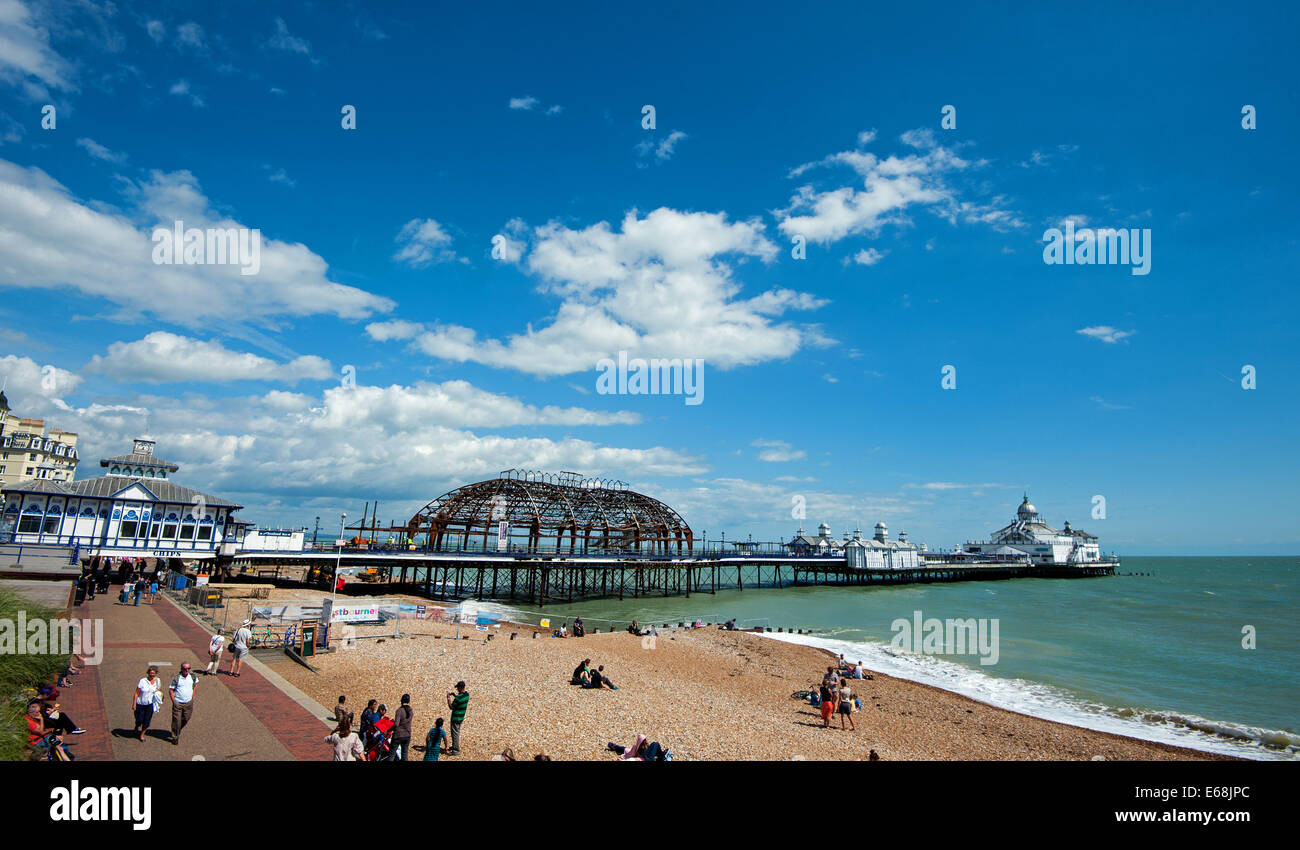 Travaux de réparation pour restaurer la jetée d''Eastbourne après un incendie Banque D'Images