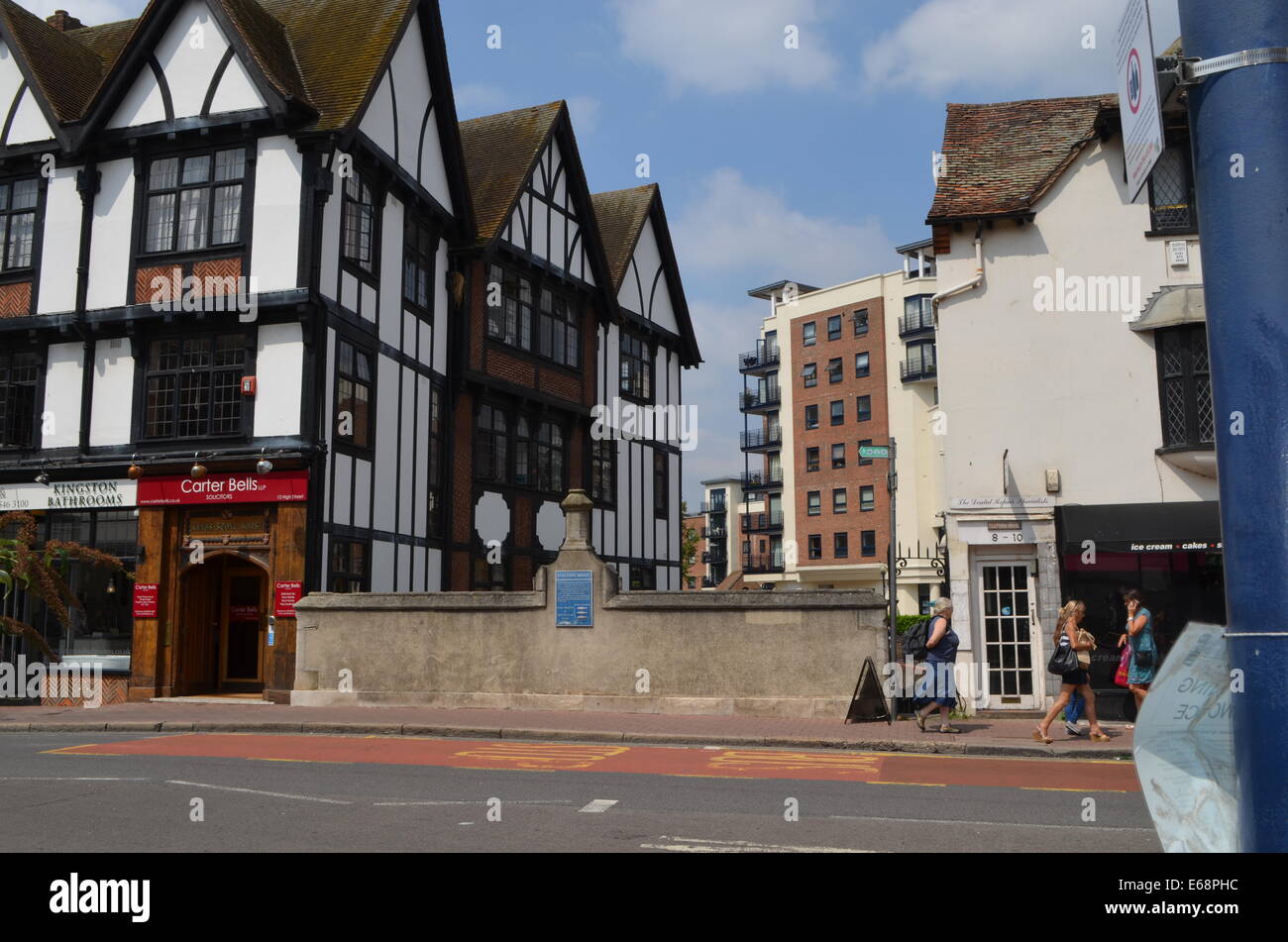 RoyalBorough KingstononThames Clattern, le pont sur la rivière datant de 1203 Hogsmill Banque D'Images