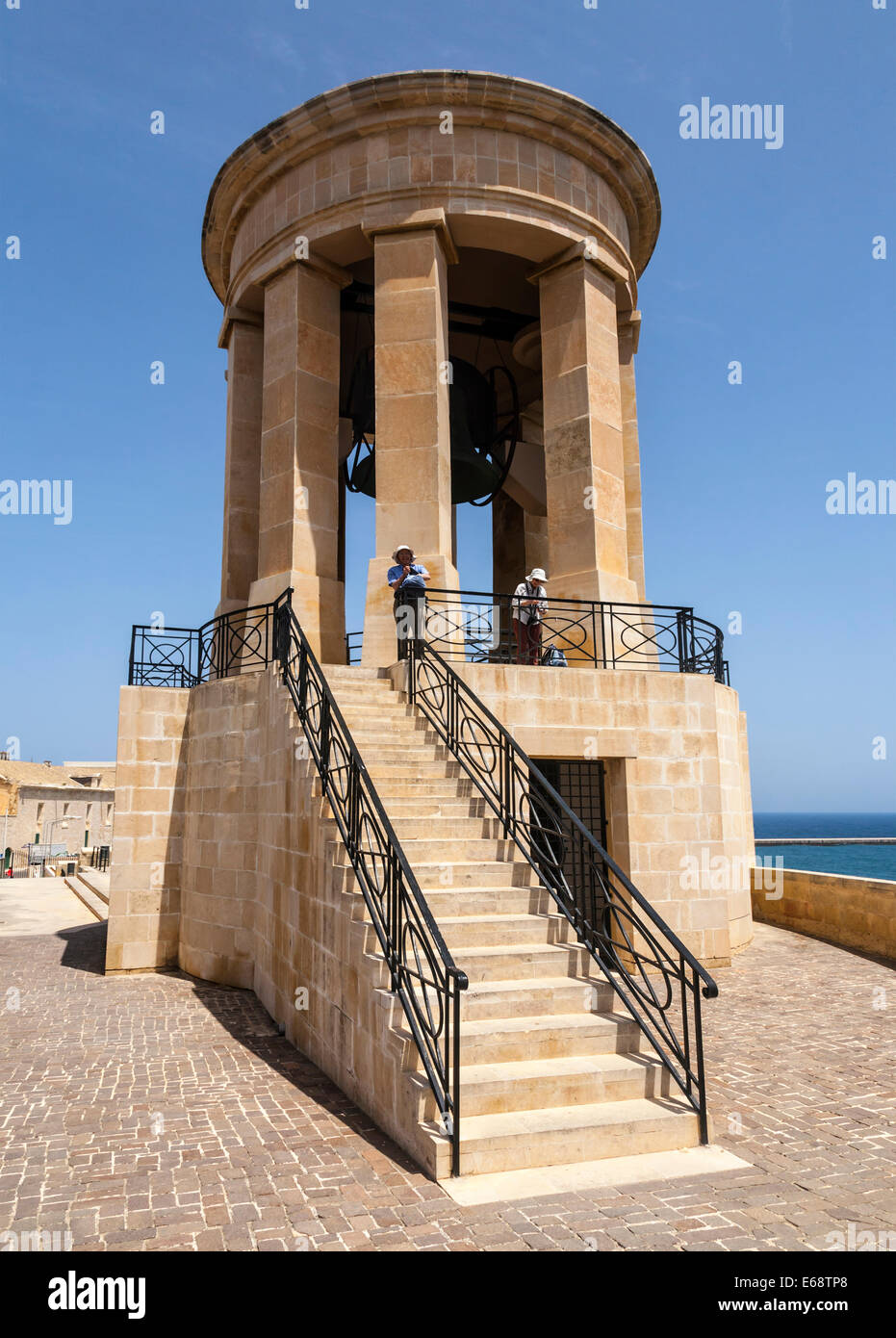 Le monument commémoratif de guerre du Canada Bell siège à des jardins Barrakka, La Valette, Malte Banque D'Images