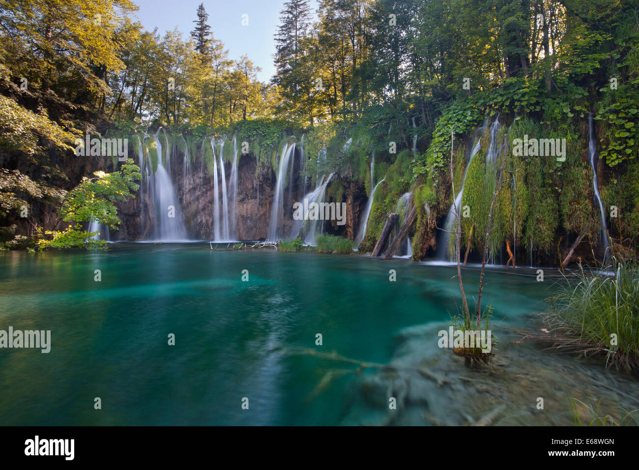 Les cascades de Pevalek dans Parc national des Lacs de Plitvice, Croatie Banque D'Images