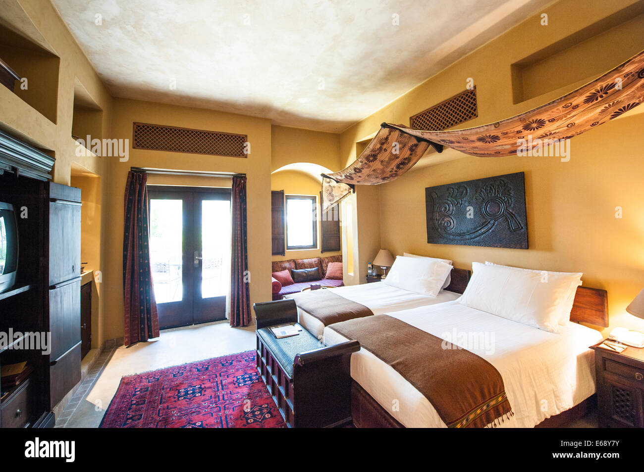 Les chambres sont des suites à la Bab Al Shams Desert Resort & Spa. Dubai, Émirats arabes unis Émirats arabes unis. Banque D'Images